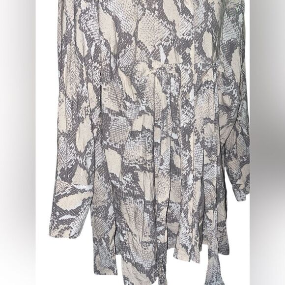 H&M Womens Medium Top Tunic Gray Pink White Snake Button Collar Knot Woven - Picture 6 of 8